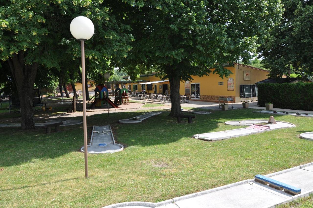 Châtel-Guyon Mobil Homes Xxl2 4 Chambres - Camping Le Ranch Des Volcans מראה חיצוני תמונה